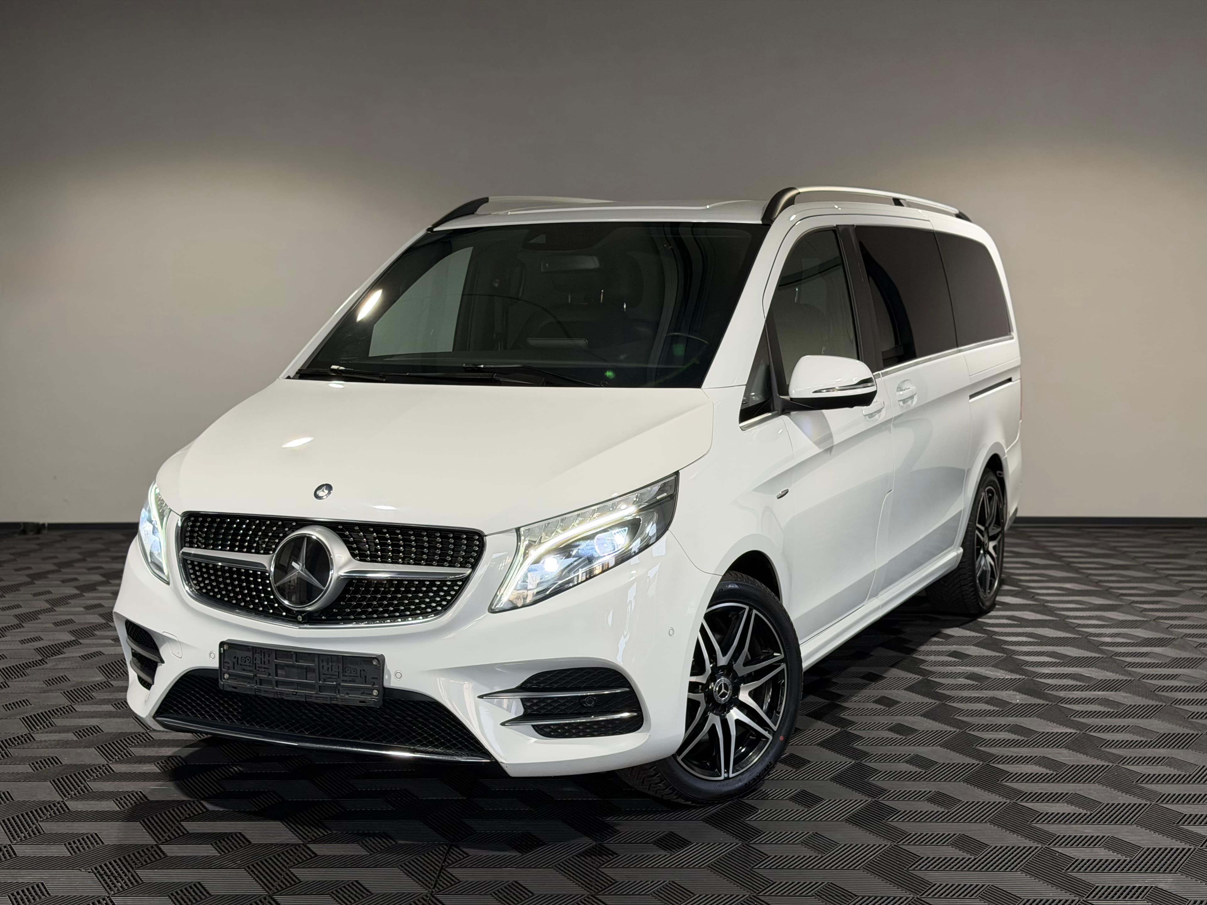 Innenansicht - Autohaus Sande – Mercedes-Benz Pickup