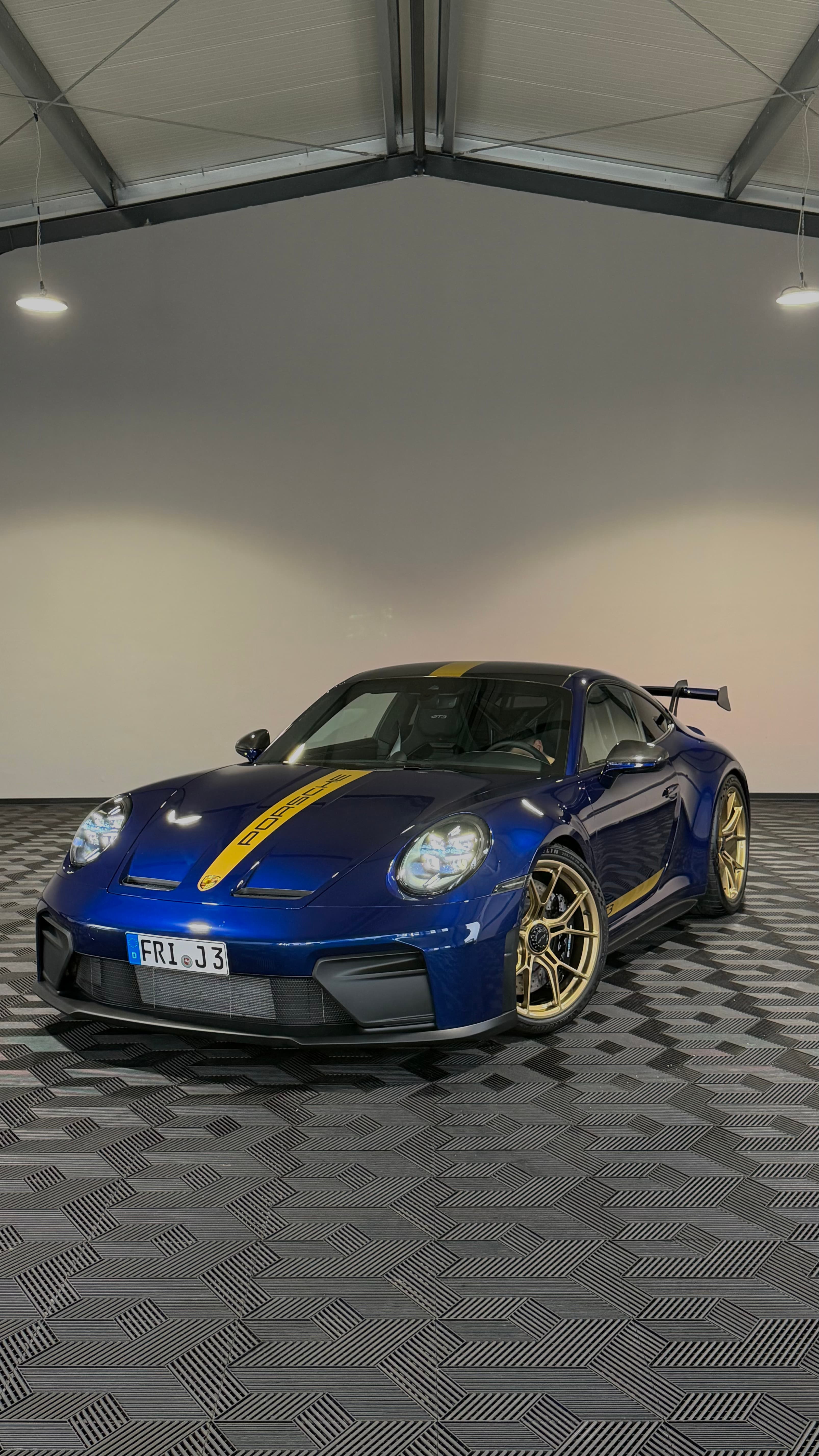 Innenansicht - Autohaus Sande – Wunderschöner Porsche